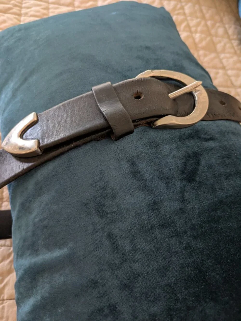 Vintage Banana Republic Western black leather belt w/ Silver Toned Buckle & Tip